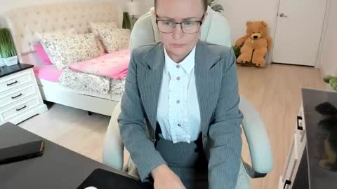 Ukrainian-woman online show from October 20, 2025, 7:36 pm