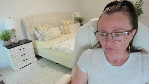Ukrainian-woman online show from June 3, 2026, 2:55 pm
