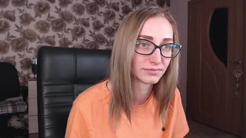 Snapshot of vikaericka chatting on December 15, 2024, 4:26 pm Vika online show from December 15, 2024, 4:26 pm