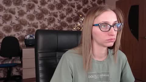 Snapshot of vikaericka chatting on January 9, 2025, 12:35 am Vika online show from January 9, 2025, 12:35 am