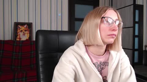 Snapshot of vikaericka chatting on November 18, 2025, 7:57 am Vika online show from November 18, 2025, 7:57 am