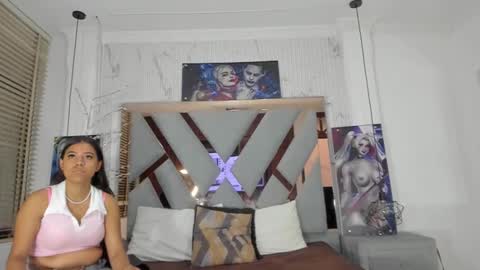 vikiTomson online show from December 22, 2024, 1:11 pm