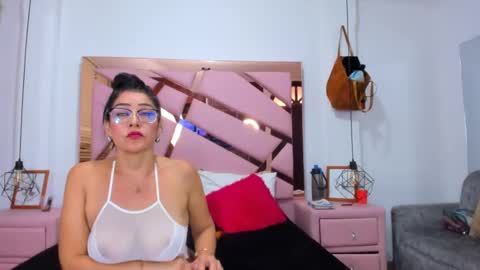 vikiTomson online show from January 25, 2025, 3:52 pm