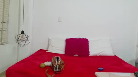 vikiTomson online show from February 22, 2025, 12:51 pm