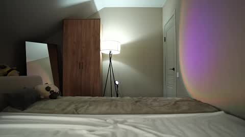 VIKKI online show from October 15, 2025, 10:26 am