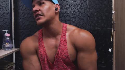 Viktor Herrera online show from October 8, 2025, 3:53 pm