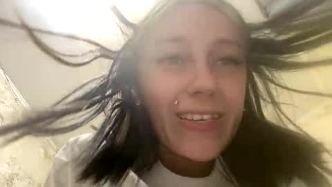 Snapshot of viktoria9898 chatting on May 8, 2026, 11:21 pm Sweett online show from May 8, 2026, 11:21 pm