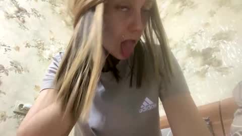 Snapshot of viktoria9898 chatting on June 8, 2026, 1:28 am Sweett online show from June 8, 2026, 1:28 am