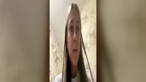Snapshot of viktoria9898 chatting on June 11, 2026, 9:35 pm Sweett online show from June 11, 2026, 9:35 pm