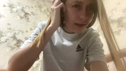 Snapshot of viktoria9898 chatting on June 23, 2026, 1:25 am Sweett online show from June 23, 2026, 1:25 am
