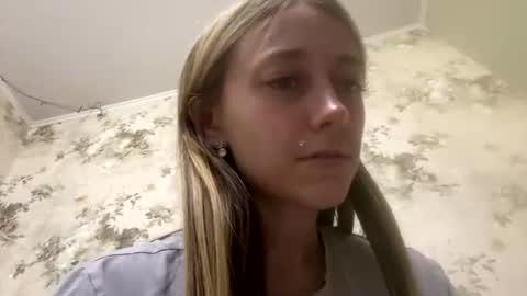 Snapshot of viktoria9898 chatting on August 3, 2026, 11:52 pm Sweett online show from August 3, 2026, 11:52 pm