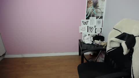 Snapshot of viktoria_lovely chatting on February 28, 2025, 5:48 am viktoria_lovely online show from February 28, 2025, 5:48 am