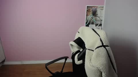 Snapshot of viktoria_lovely chatting on March 4, 2025, 6:15 am viktoria_lovely online show from March 4, 2025, 6:15 am