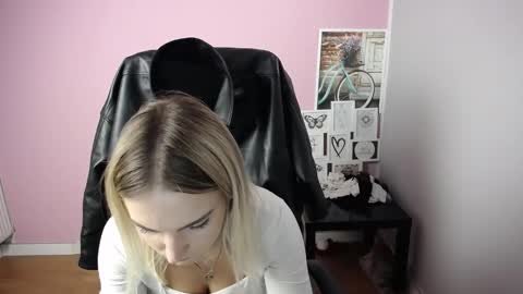 Snapshot of viktoria_lovely chatting on October 13, 2025, 11:21 am viktoria_lovely online show from October 13, 2025, 11:21 am