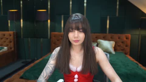 Snapshot of viktoria_storm chatting on December 17, 2024, 8:23 am Alisa online show from December 17, 2024, 8:23 am