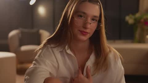 Lana online show from November 7, 2025, 12:16 pm