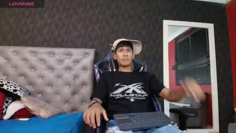 V I N A C K online show from November 26, 2025, 3:07 am