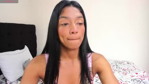 Snapshot of vinaly_y chatting on October 22, 2025, 7:46 pm Vinaly online show from October 22, 2025, 7:46 pm