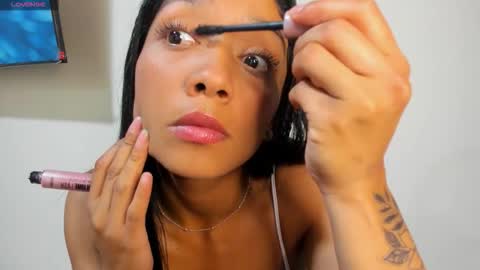 Snapshot of vinaly_y chatting on November 24, 2025, 11:37 pm Vinaly online show from November 24, 2025, 11:37 pm