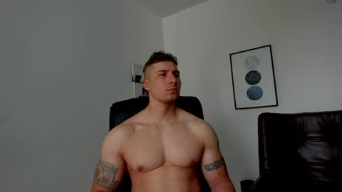 Snapshot of vincentt98 chatting on August 4, 2026, 12:19 pm vincentt98 online show from August 4, 2026, 12:19 pm