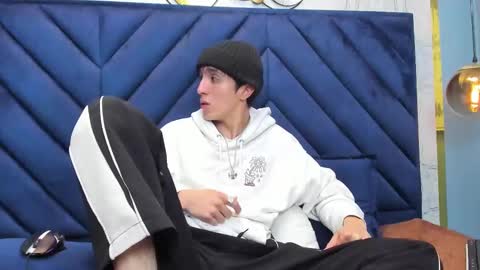 vinniematte online show from March 5, 2025, 3:08 am