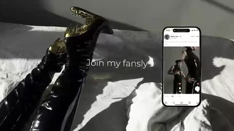 Diva Silvia online show from December 14, 2025, 3:28 pm