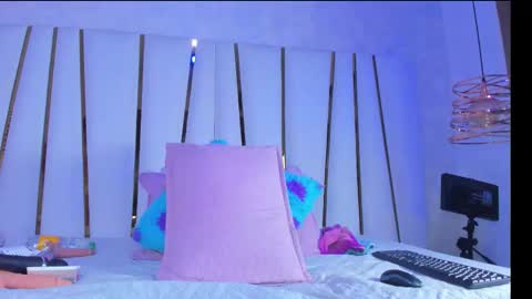 violeet_gray online show from October 5, 2025, 11:41 am