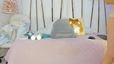 violeet_gray online show from November 27, 2025, 11:34 am