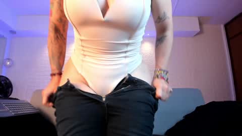 Snapshot of violeet_scott chatting on January 12, 2025, 5:44 pm Violett Everyday From 0530 to 1430 Col Time online show from January 12, 2025, 5:44 pm