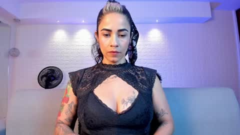 Snapshot of violeet_scott chatting on February 6, 2025, 10:59 am Violett Everyday From 0530 to 1430 Col Time online show from February 6, 2025, 10:59 am