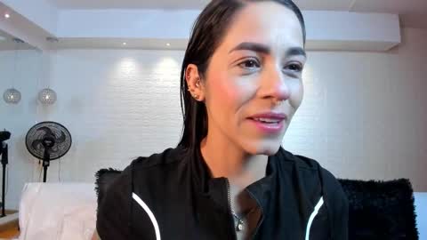 Snapshot of violeet_scott chatting on October 1, 2025, 10:54 am Violett Everyday From 0530 to 1430 Col Time online show from October 1, 2025, 10:54 am