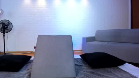 Snapshot of violeet_scott chatting on October 22, 2025, 10:37 am Violett Everyday From 0530 to 1430 Col Time online show from October 22, 2025, 10:37 am