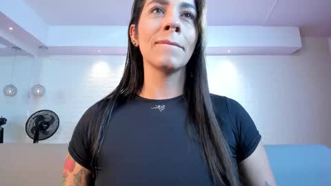 Snapshot of violeet_scott chatting on November 24, 2025, 10:48 am Violett Everyday From 0530 to 1430 Col Time online show from November 24, 2025, 10:48 am