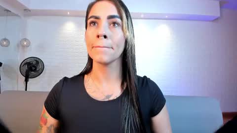 Snapshot of violeet_scott chatting on November 25, 2025, 10:37 am Violett Everyday From 0530 to 1430 Col Time online show from November 25, 2025, 10:37 am