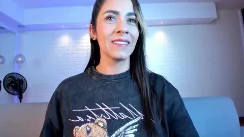 Snapshot of violeet_scott chatting on November 29, 2025, 10:40 am Violett Everyday From 0530 to 1430 Col Time online show from November 29, 2025, 10:40 am