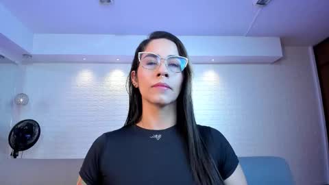 Snapshot of violeet_scott chatting on December 4, 2025, 10:35 am Violett Everyday From 0530 to 1430 Col Time online show from December 4, 2025, 10:35 am