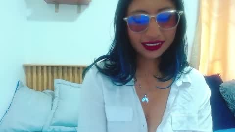 V I O L E T  online show from May 8, 2026, 2:55 pm