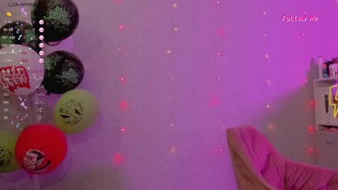 violet____h online show from December 6, 2024, 8:40 pm