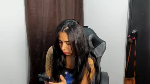 Violet and Myers online show from December 4, 2025, 1:42 pm