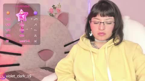 Snapshot of violet_bennett_ chatting on March 4, 2025, 4:38 am Violet online show from March 4, 2025, 4:38 am