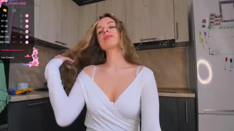 Violet online show from February 24, 2025, 1:53 pm