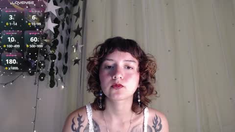 Snapshot of violet_bluee chatting on April 1, 2026, 5:19 am Violet online show from April 1, 2026, 5:19 am