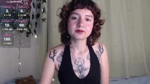 Snapshot of violet_bluee chatting on April 11, 2026, 7:56 am Violet online show from April 11, 2026, 7:56 am