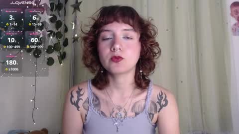 Snapshot of violet_bluee chatting on May 14, 2026, 7:15 am Violet online show from May 14, 2026, 7:15 am
