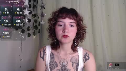 Snapshot of violet_bluee chatting on May 17, 2026, 6:44 am Violet online show from May 17, 2026, 6:44 am
