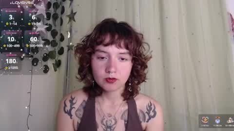 Snapshot of violet_bluee chatting on May 19, 2026, 7:04 am Violet online show from May 19, 2026, 7:04 am