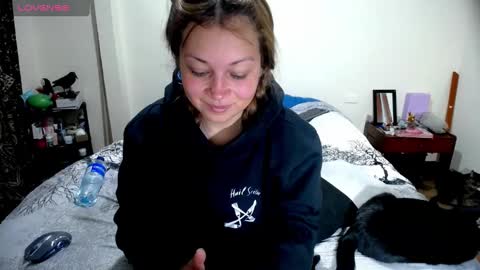  Violet  online show from October 6, 2025, 3:09 pm