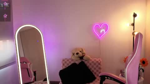 Snapshot of violet_ch chatting on June 5, 2026, 8:36 pm violet online show from June 5, 2026, 8:36 pm