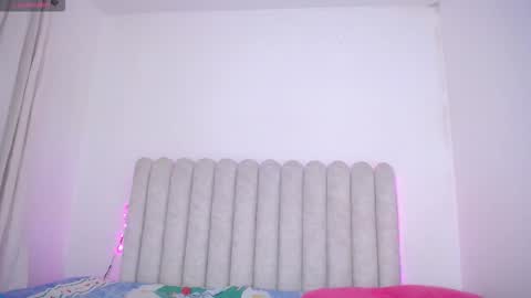 violet_giraldo online show from February 17, 2026, 6:36 pm