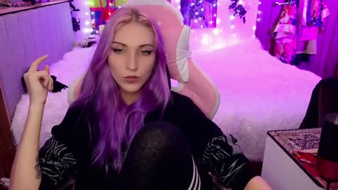 Snapshot of violet_noir_ chatting on January 30, 2025, 11:44 am Deya online show from January 30, 2025, 11:44 am